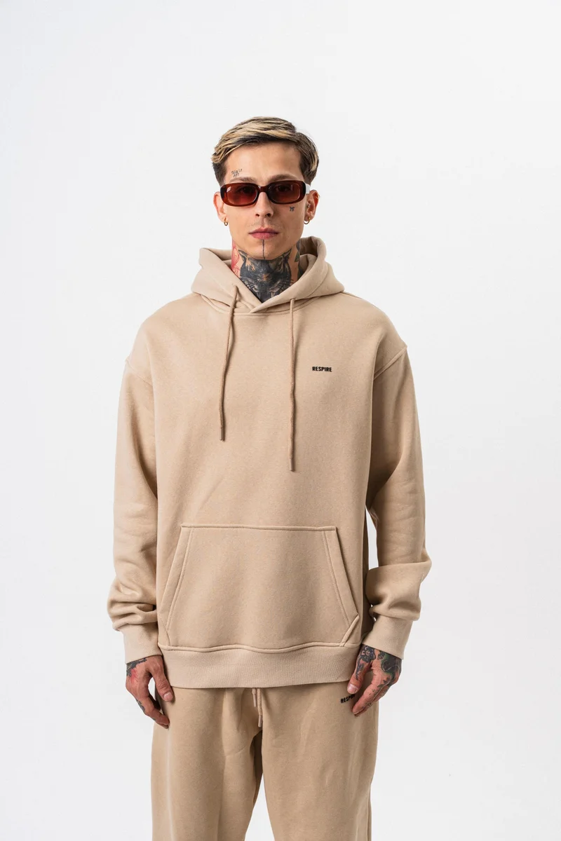 ريسباير هودي رجالي أساسي واسع (Oversize) بغطاء رأس بتفاصيل نص "Respire" لون بيج