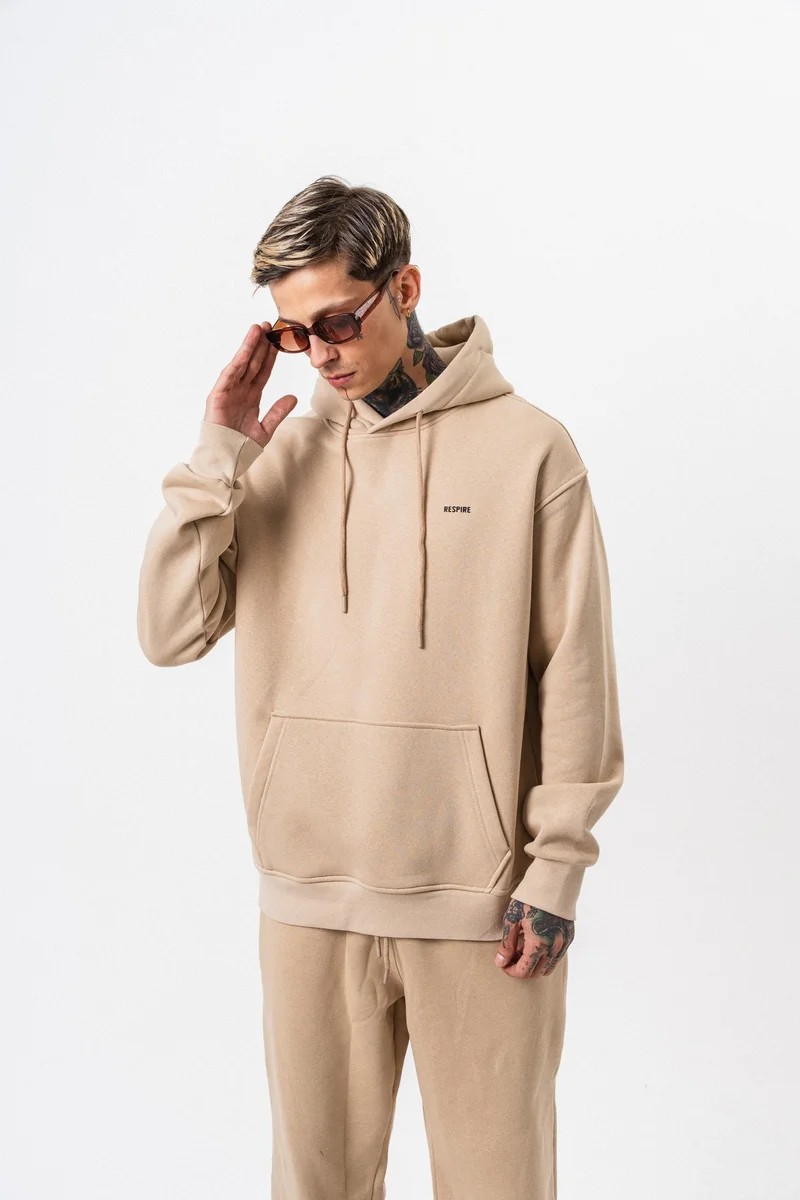 ريسباير هودي رجالي أساسي واسع (Oversize) بغطاء رأس بتفاصيل نص "Respire" لون بيج