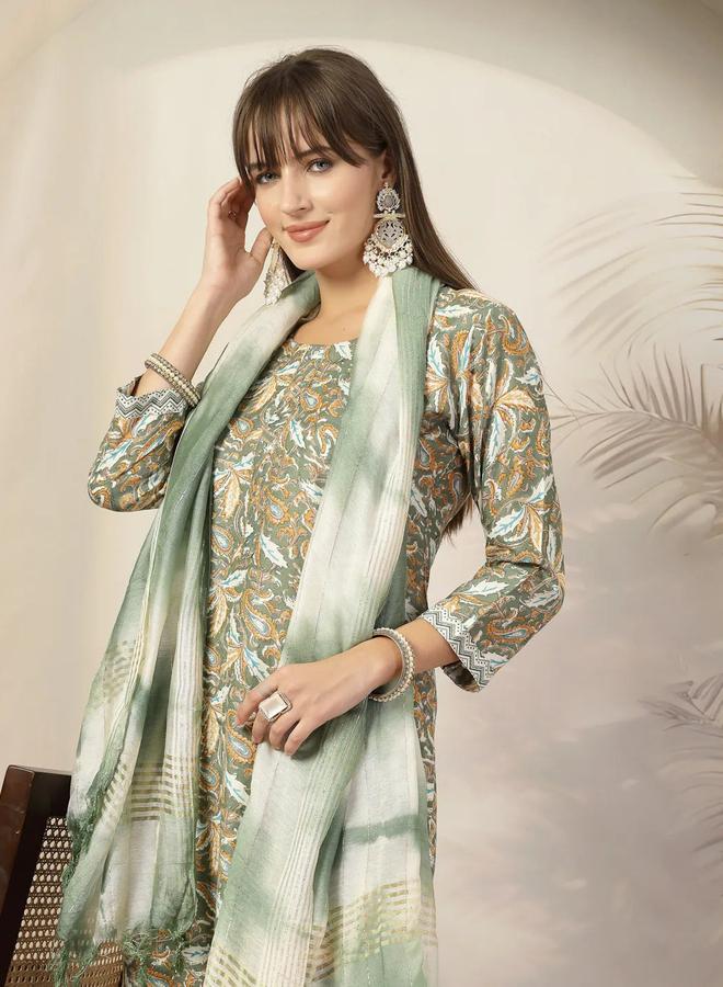 Desiqlo Green Tropical Printed Cotton Blend Straight Kurta with Pant and Dupatta Set - Image 4