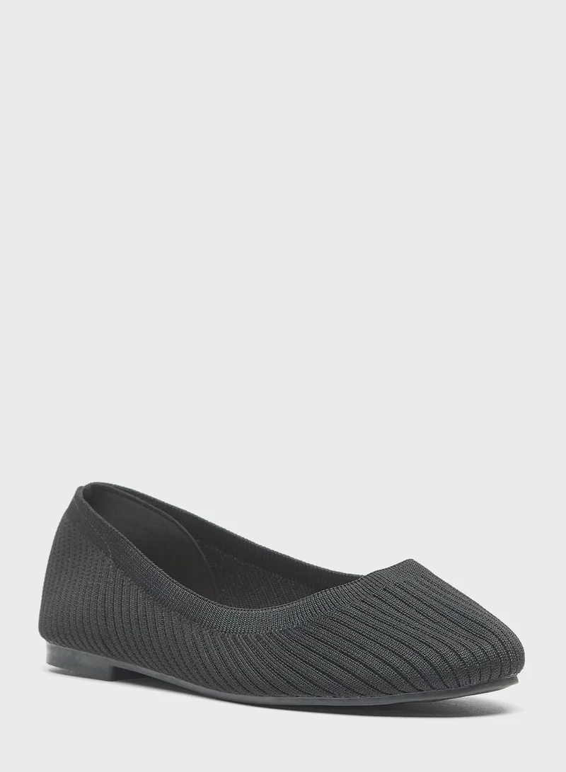 shoexpress Round Toe Flat Ballerinas