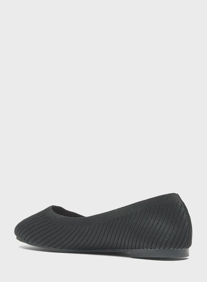 shoexpress Round Toe Flat Ballerinas