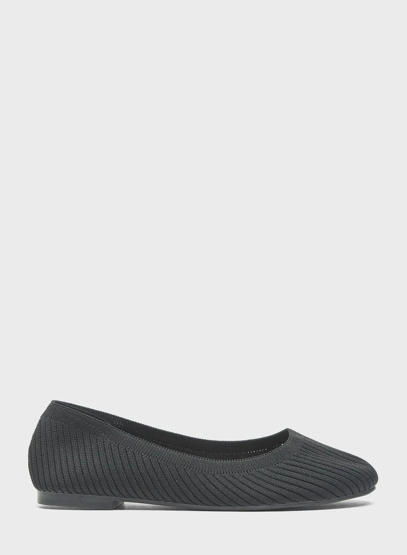 shoexpress Round Toe Flat Ballerinas