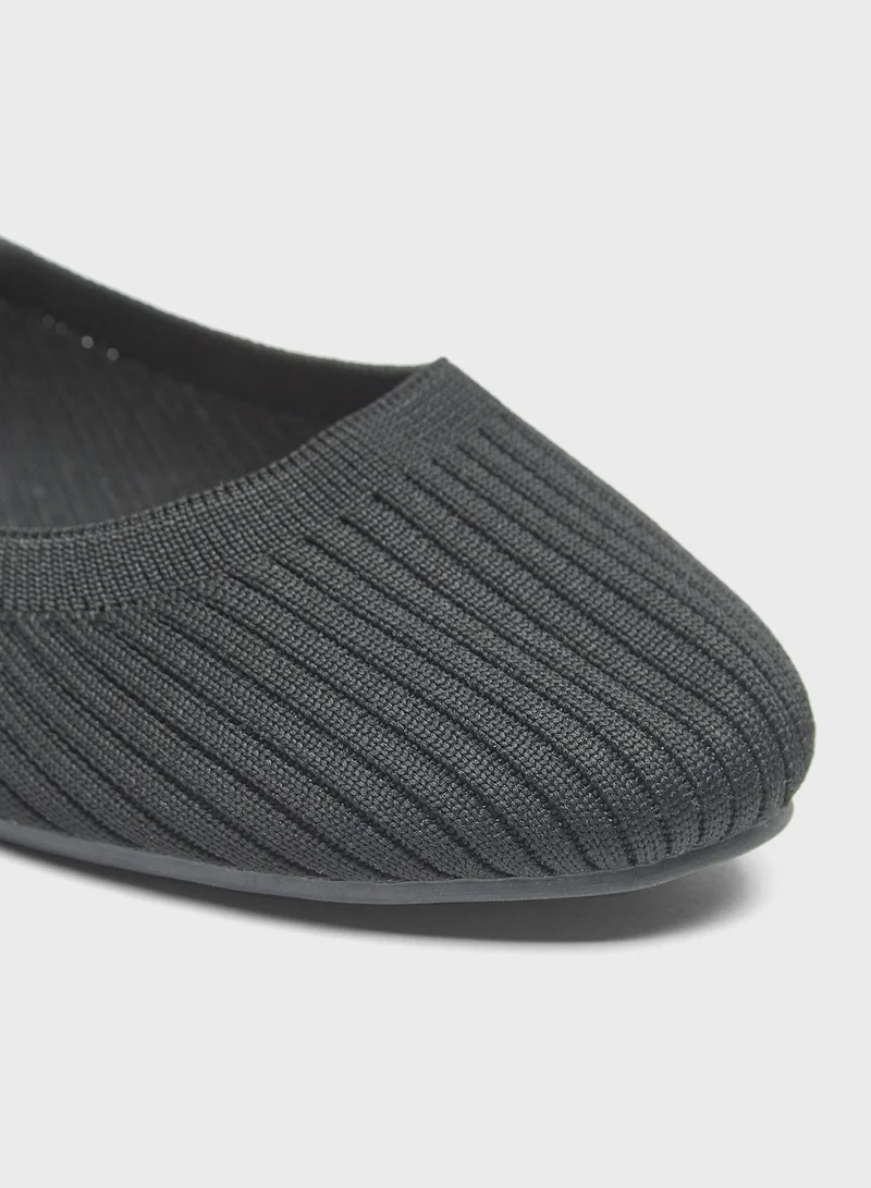 shoexpress Round Toe Flat Ballerinas