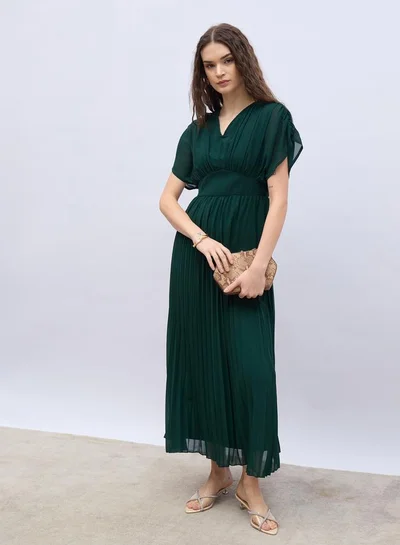 Styli Solid Ruched Extended Sleeves Pleated A-Line Maxi Dress
