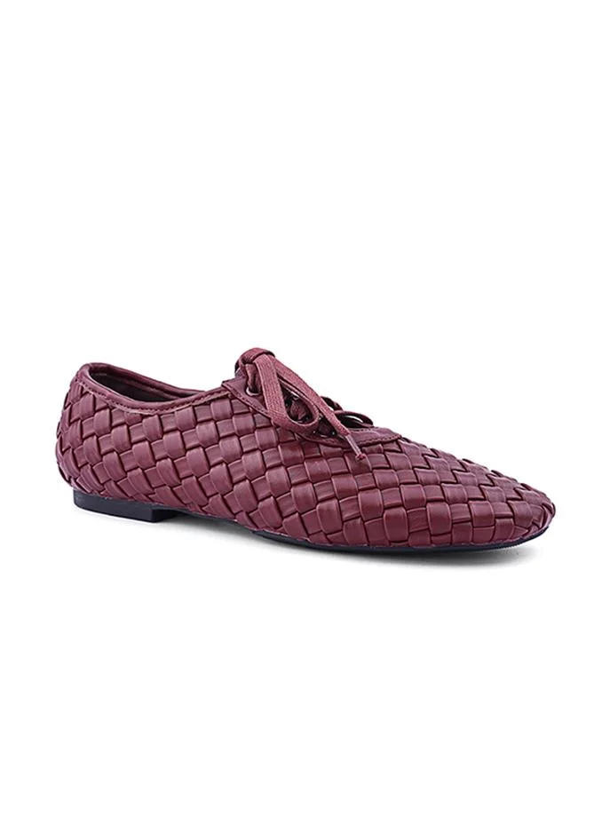 Comfortable flat shoes made for daily style.
