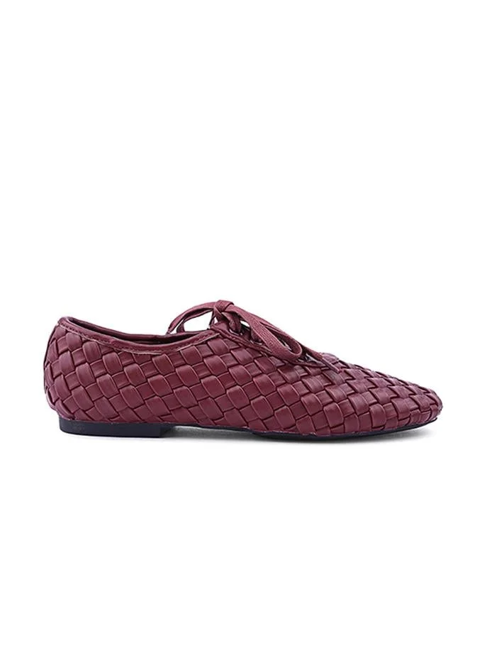 Comfortable flat shoes made for daily style.
