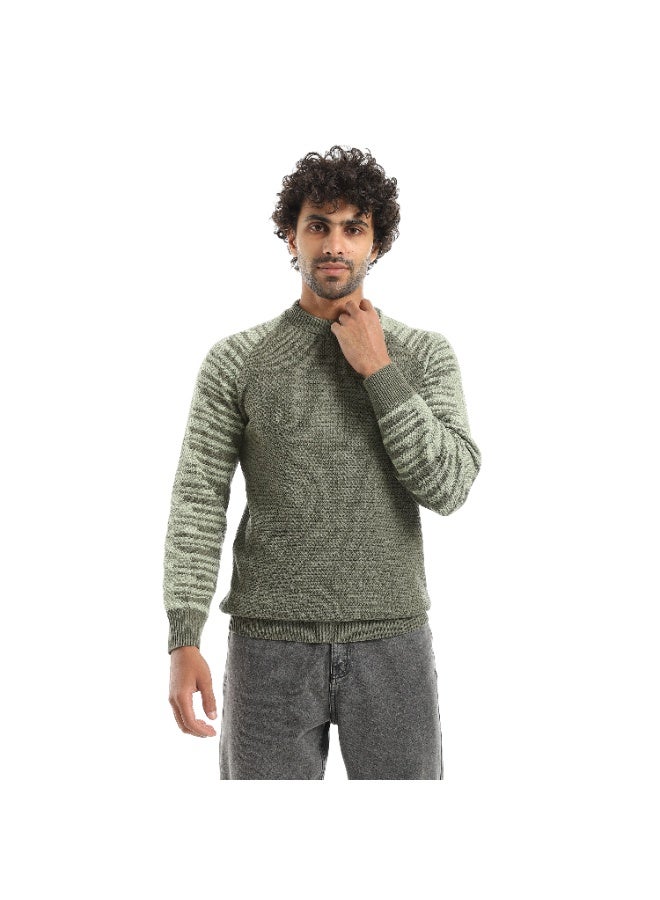 سيزار بلوفر  صوف رجالي بتصميم خطي علي الأكمام - Image 1