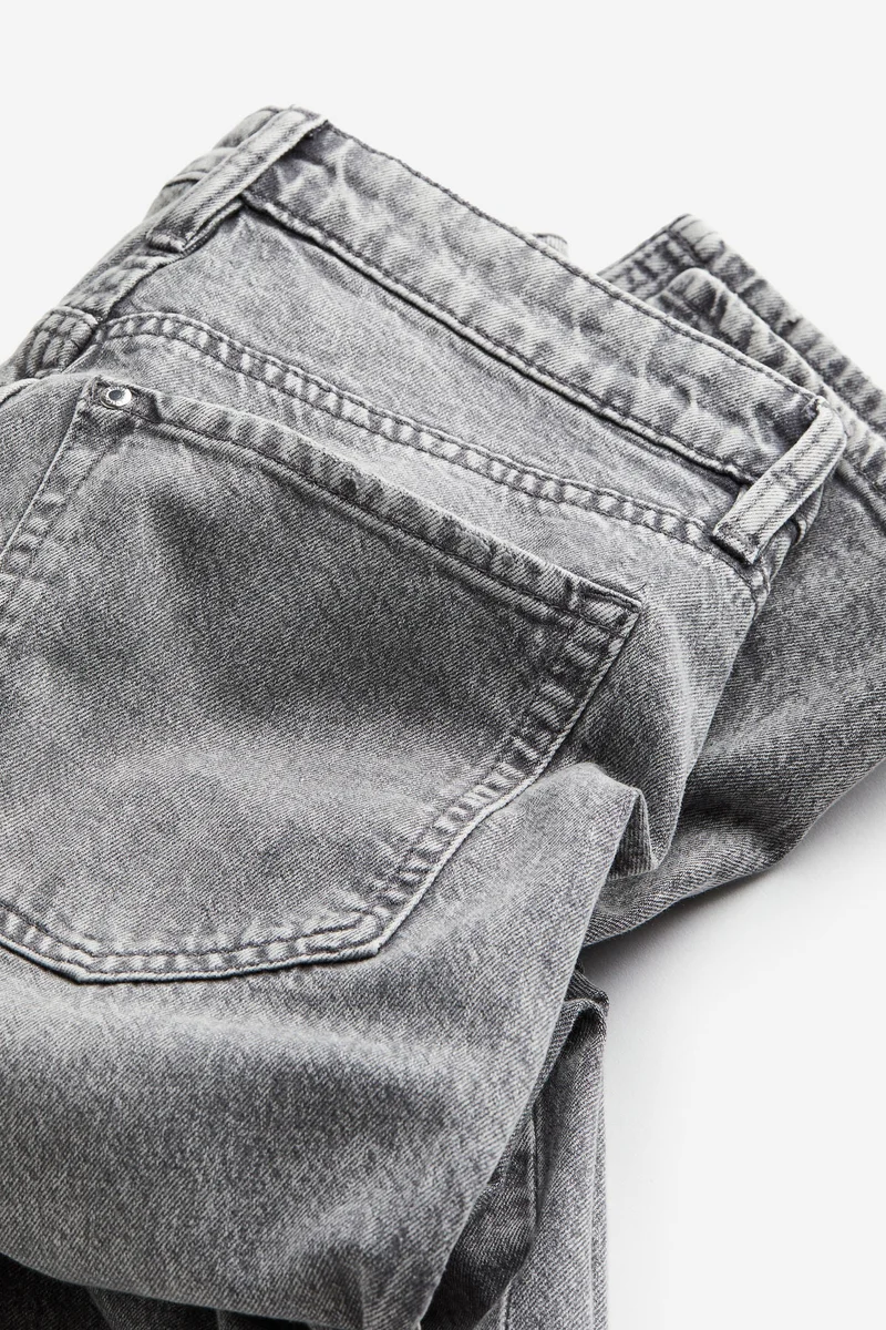 اتش اند ام جينز بقصّة سلِم وخصر مرتفع