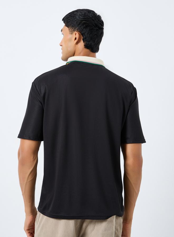ستايلي تيشيرت بولو بتفاصيل مُطرزة - Image 4
