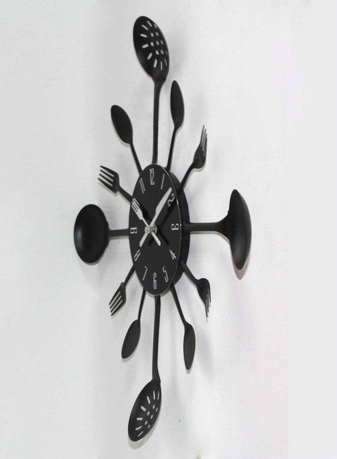 تايم لايك ساعة حائط بتصميم عصري أنيق، مقاس 16 بوصة، مصنوعة من المعدن، على شكل ملعقة وشوكة، تُستخدم كديكور منزلي حديث وعصري، وتتميز بنمط عتيق (أسود-أسود). - Image 3