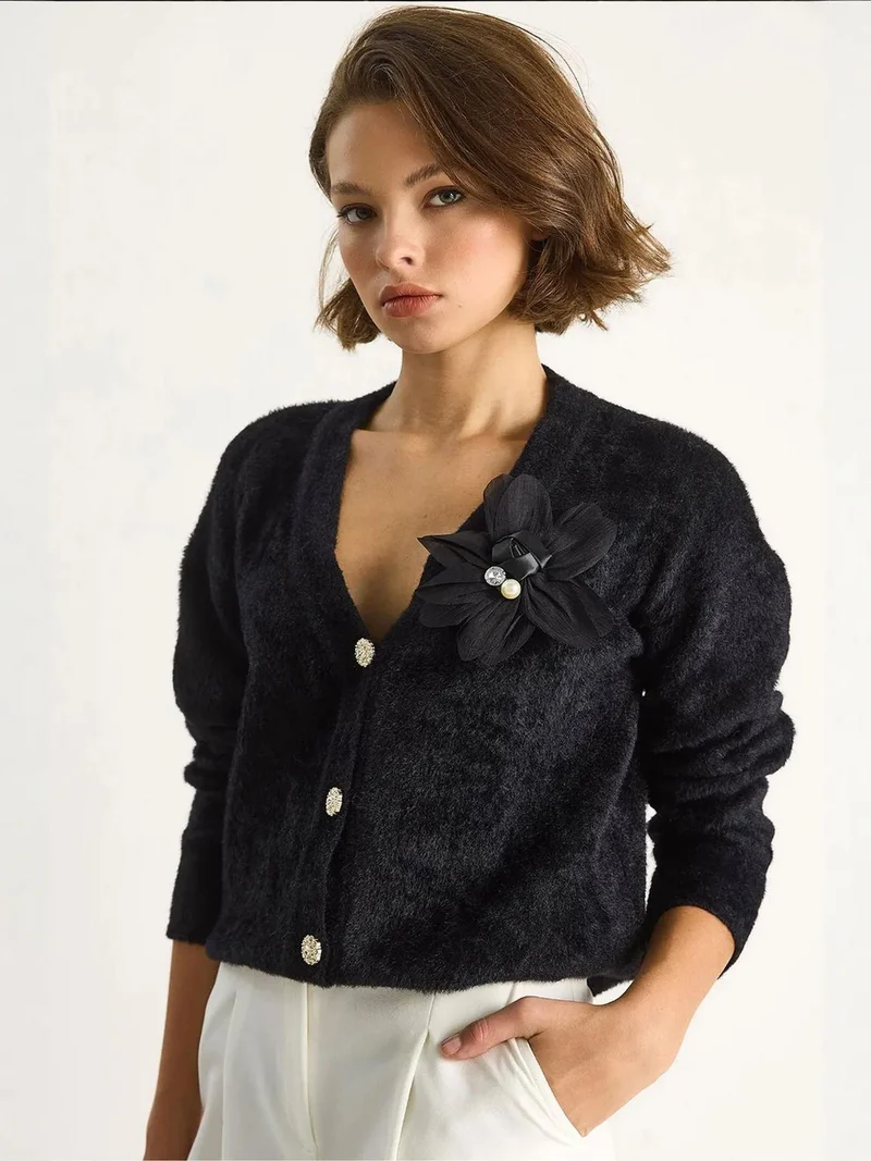Bianco Lucci LUCCI Embroidered V-Neck Button-Up Cardigan