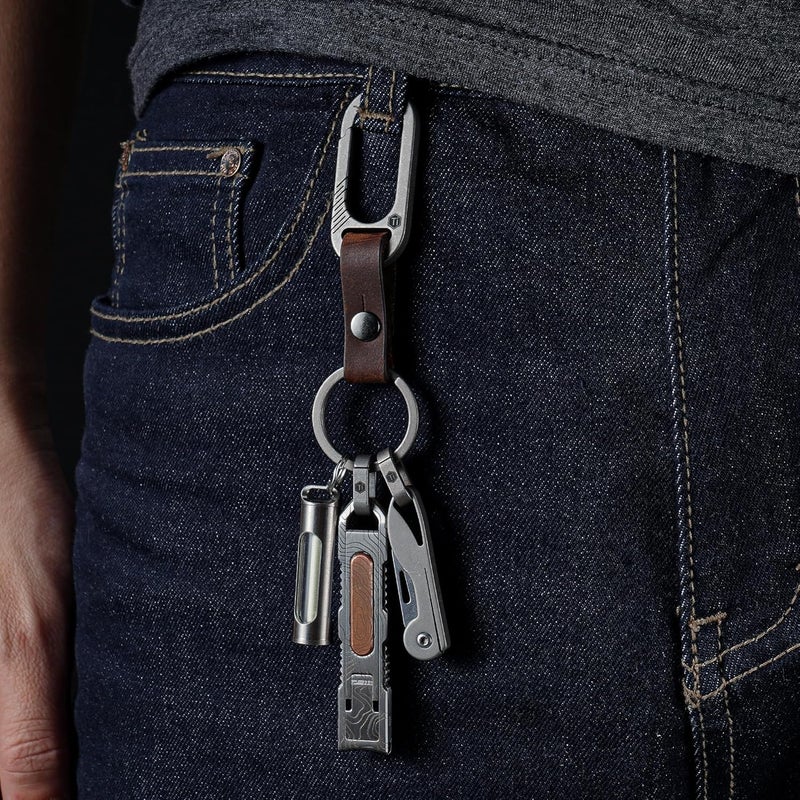 KeyUnity KM02 حامل حلقة مفاتيح جلدية مع مشبك حزام من التيتانيوم وكارابين وحلقة مفاتيح من الفولاذ المقاوم للصدأ قابلة للإزالة - Image 2