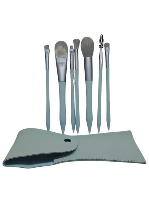 A set of professional makeup brushes consisting of 7 pieces