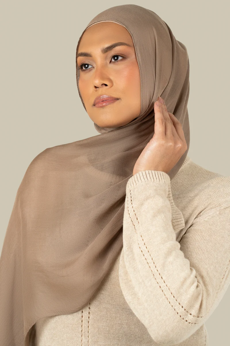 سيلكروز حجاب مودال بنسيج اللوز الناعم