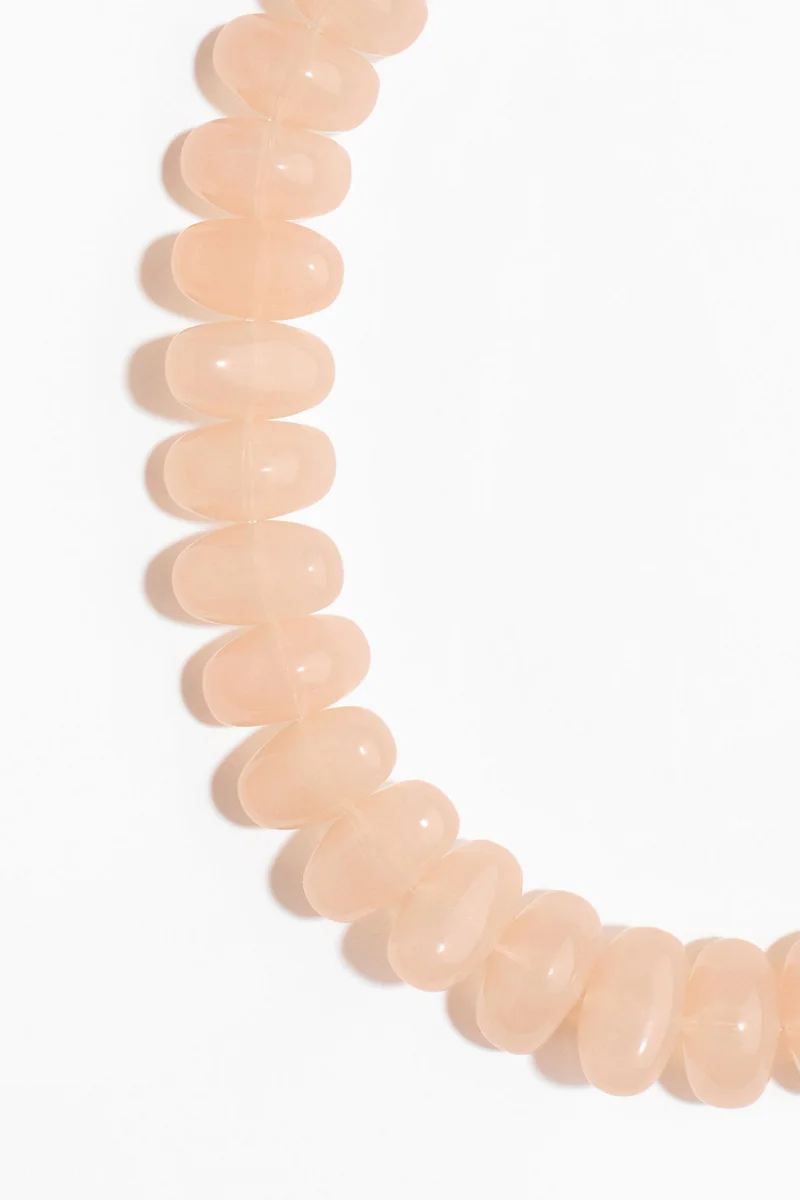 اتش اند ام قلادة مزيّنة بالخرز