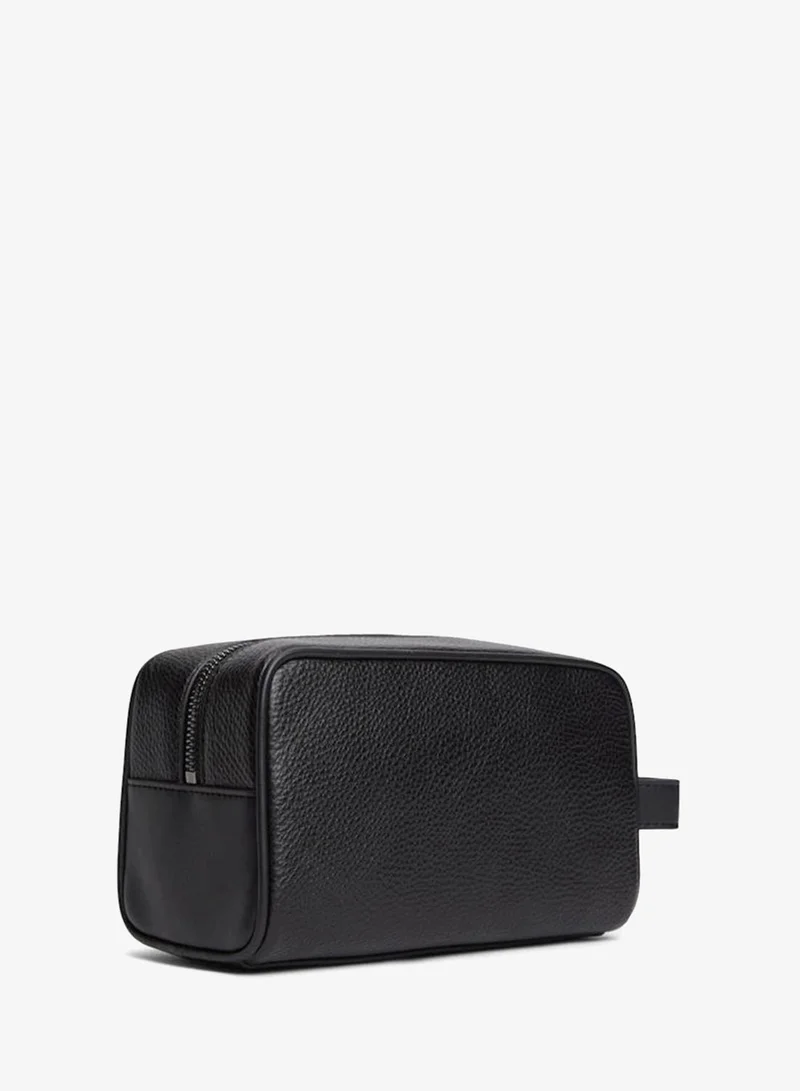 TOMMY HILFIGER Metal Logo Pebble Grain Washbag