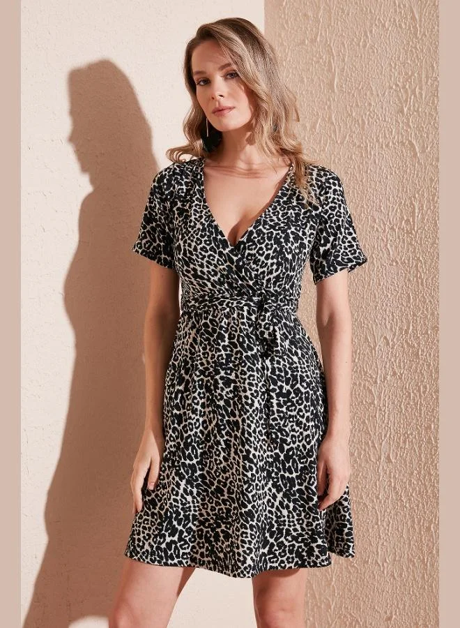 ليلا فستان قصير ليلا بنقوش مزدوج الصدر للنساء