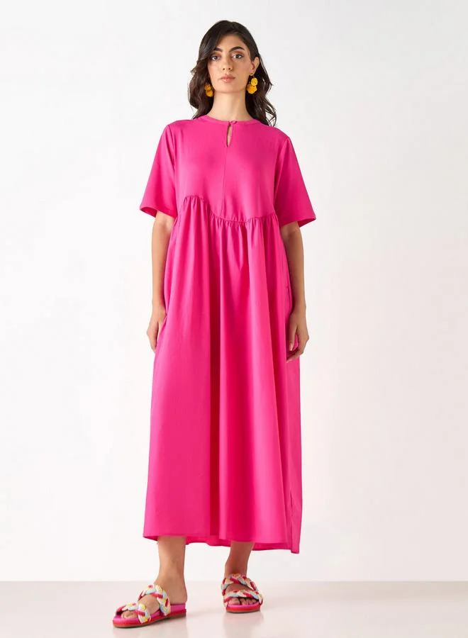 Iconic Solid Dress with Short Sleeves and Pockets