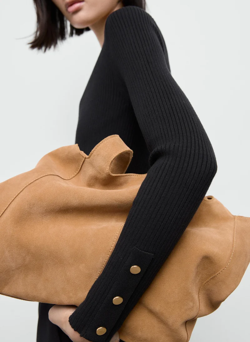 مانجو كارديجان بأزرار مضلع