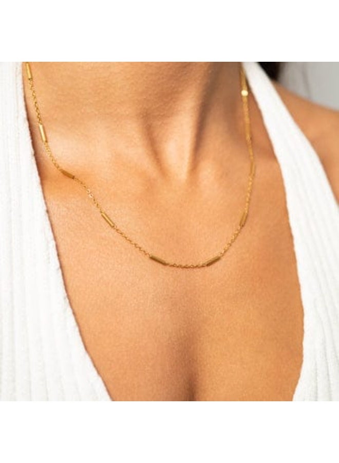 Luxuria A gold chain with a stick-shaped ring design. This design features small stick-shaped rings integrated into a regular chain. - Image 4