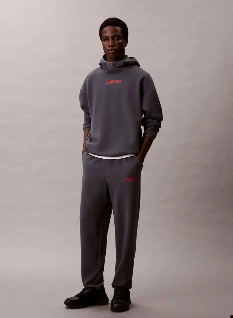كالفن كلاين بنطال بدلة رياضية عالي الأداء من قماش شبكي جيد التهوية