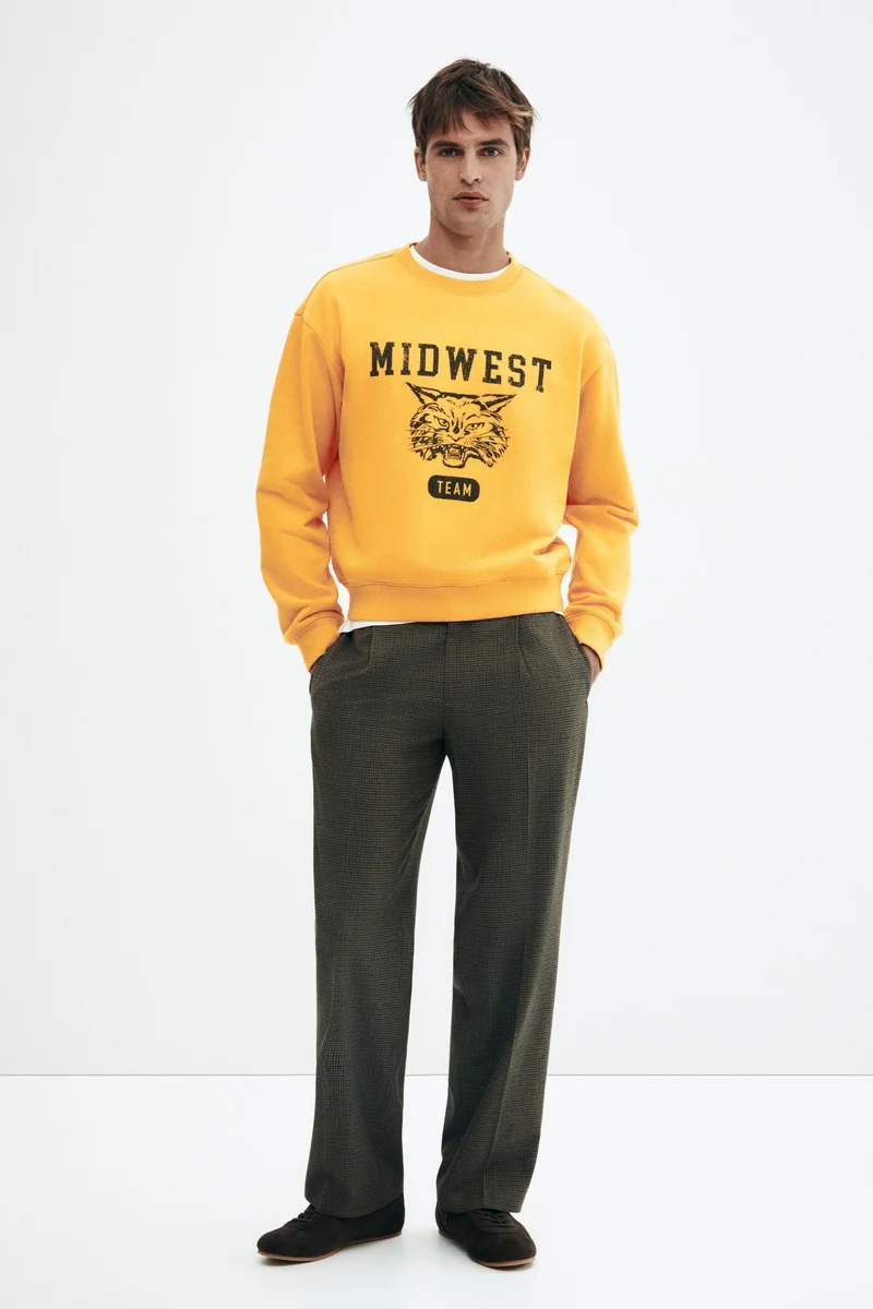 اتش اند ام سويت شيرت مطبوع بقصّة واسعة