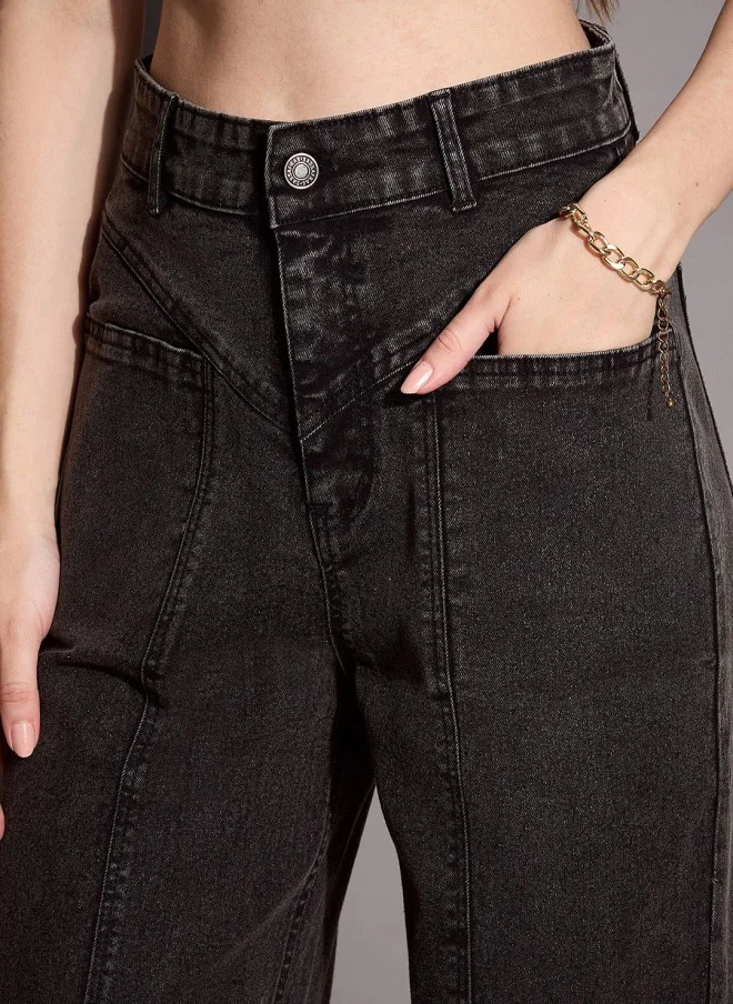 SASSAFRAS Comfort Straight Fit High-Rise Black Jeans for Women
