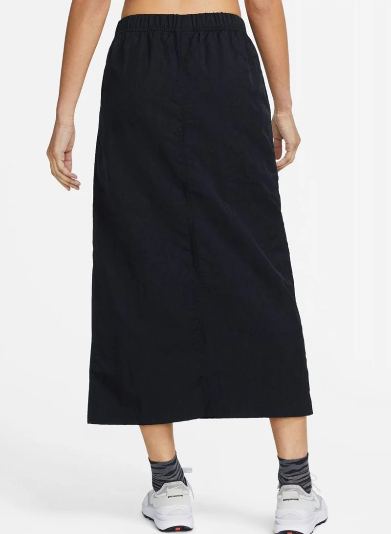 Nike Essential Woven High-Rise Skirt