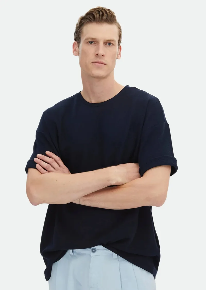 رامسي تيشيرت قطني 100% بياقة دائرية من قماش الجاكار باللون الأزرق الداكن