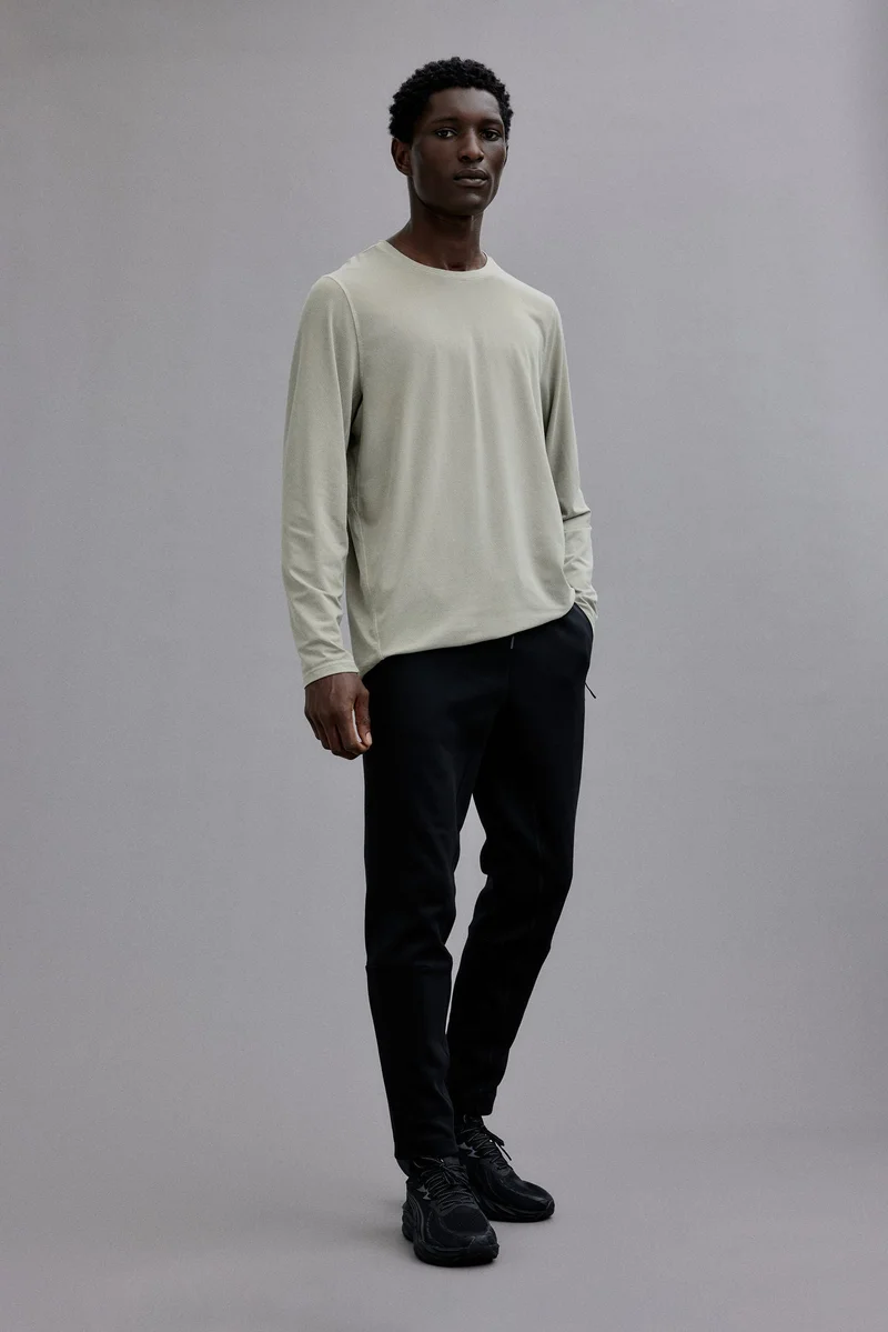 اتش اند ام بنطلون رياضي بساق مدببة من نسيج دراي موف