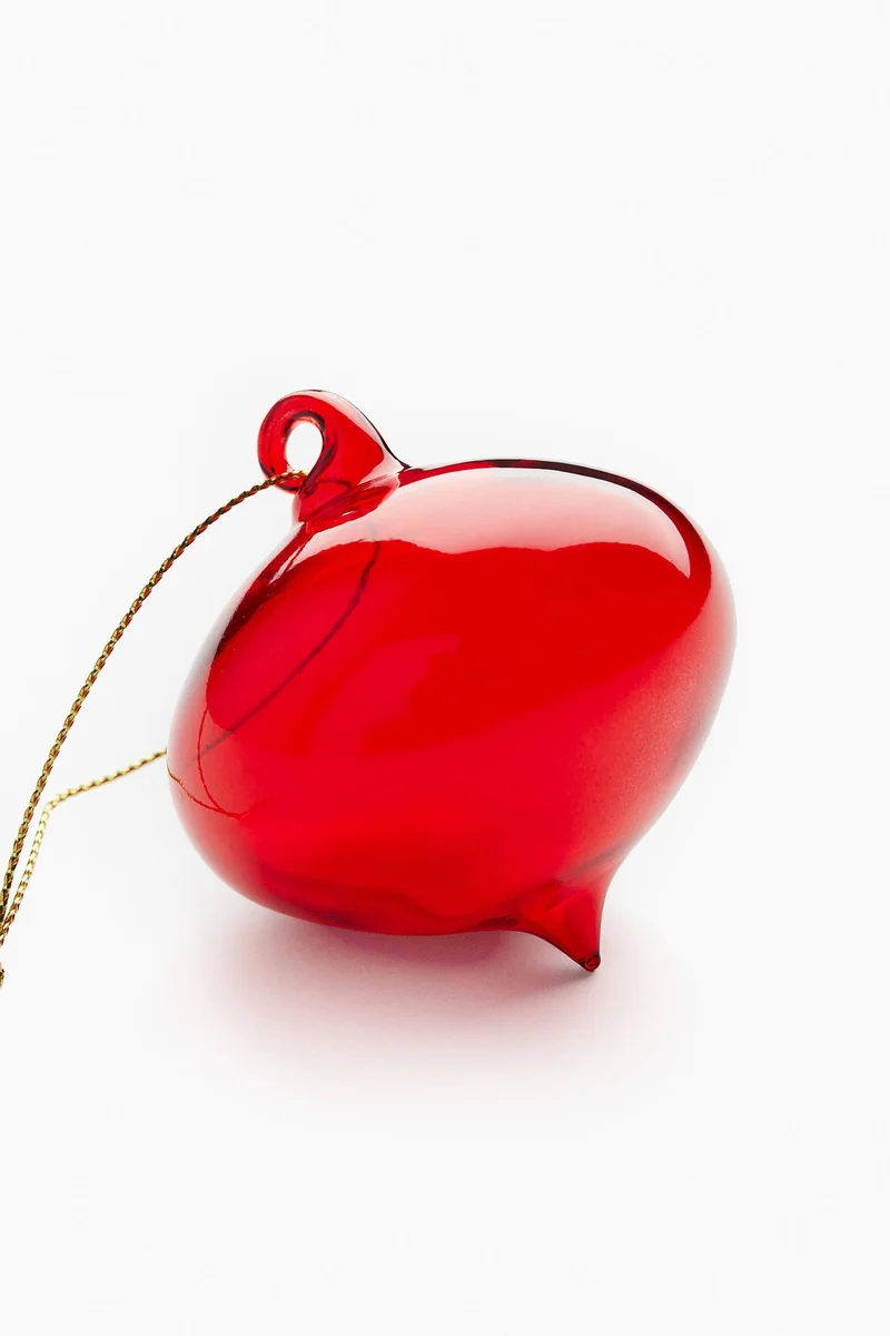 اتش اند ام كرة زجاجية صغيرة.