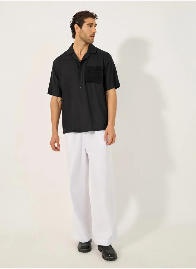 ستايلي MEN RELAXED FIT RESORT COLLAR SHIRT WITH CROCHET POCKET