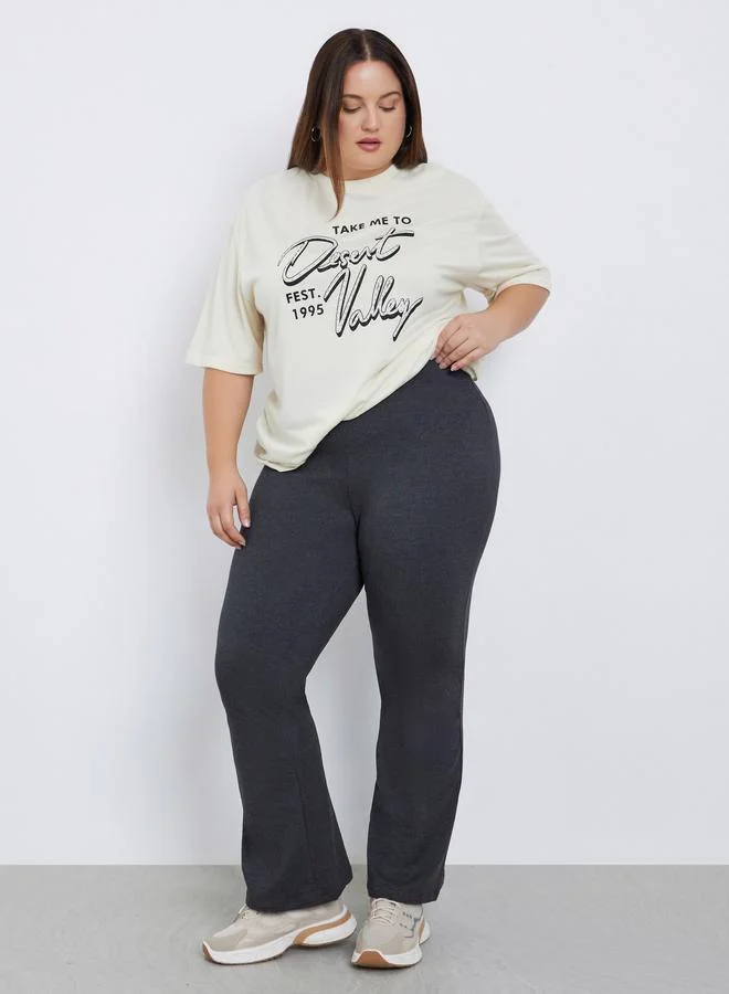 Styli Styli Plus Size V Shaped Waistband Flared Leggings