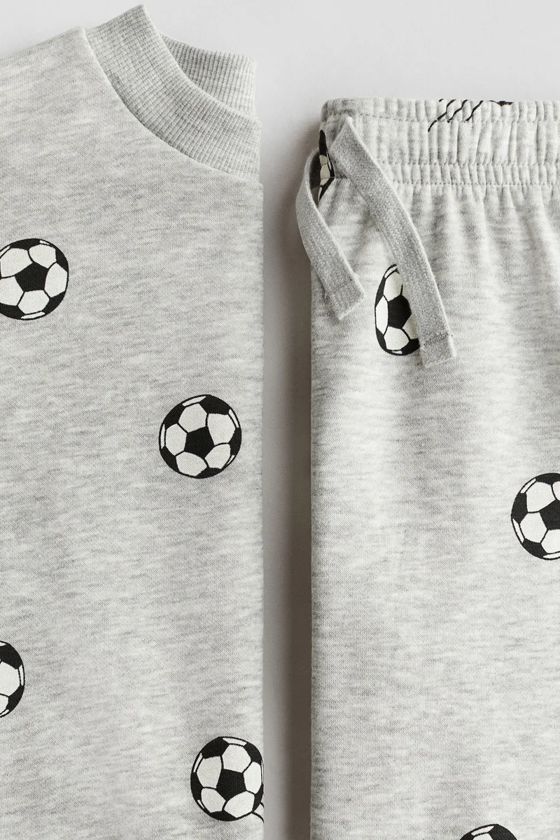 اتش اند ام طقم من نسيج سويت-شيرت مزين بطبعة - عبوة من قطعتين