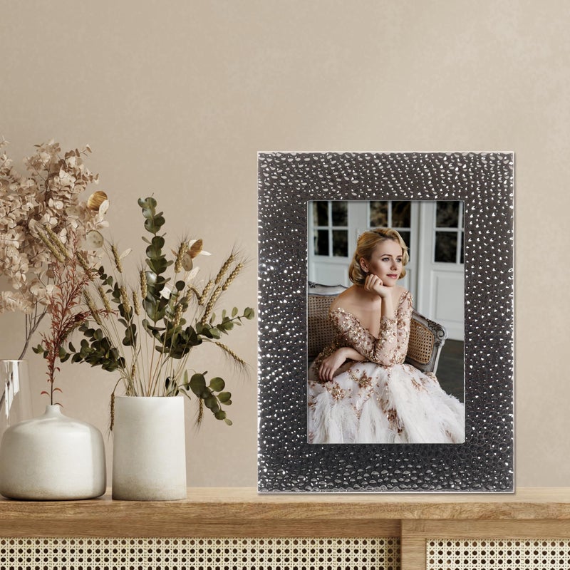 Lawrence Frames Hammered Polished Metal Picture Frame  4x6  Silver - Image 3