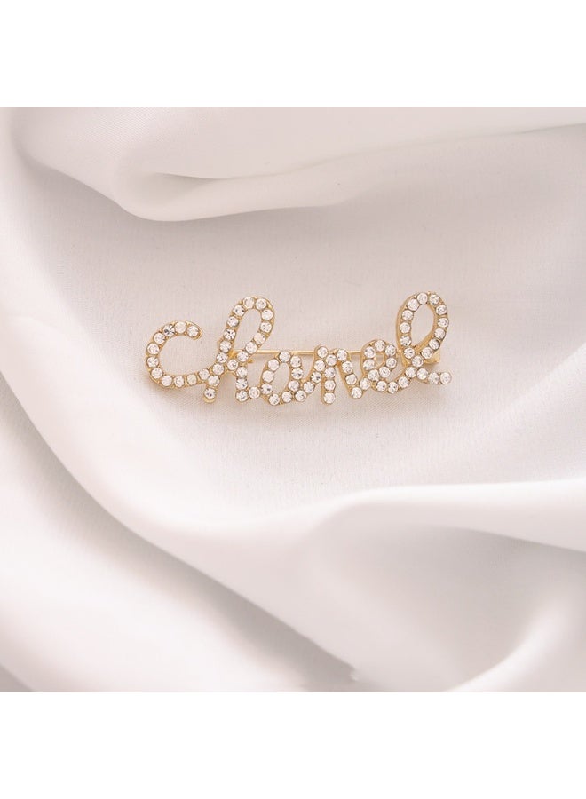 KUYING High End Temperament Sparkling Diamond English Letter Brooch 