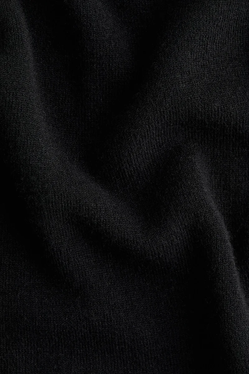 اتش اند ام بلوزة محبوكة بنعومة من مزيج الكشمير