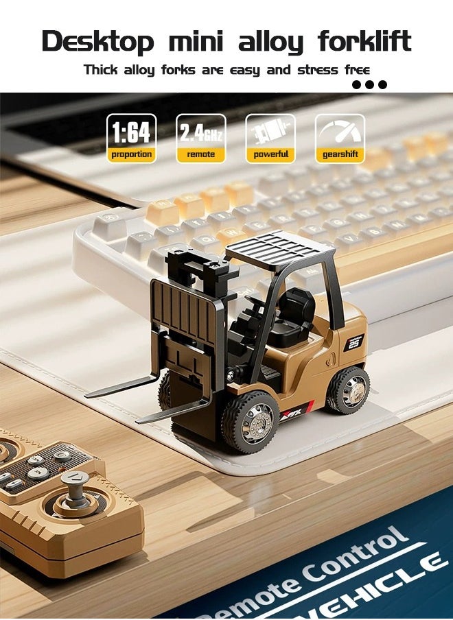 Desktop mini-alloy forklift truck, with controllable lifting, rich accessories, fall resistance and wear resistance, simulation scale, rich interior, true restoration, type-c battery pack and strong endurance.  - Image 2