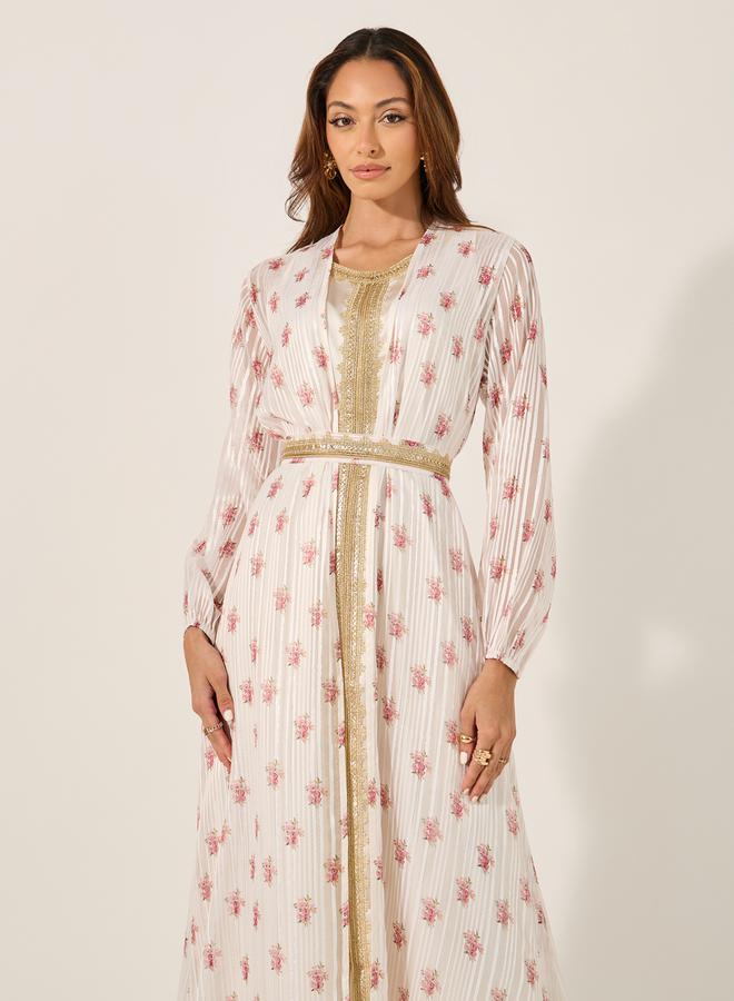 ستايلي كفتان بحزام بطبعة زهور ودانتيل مع فستان داخلي من الساتان - Image 3