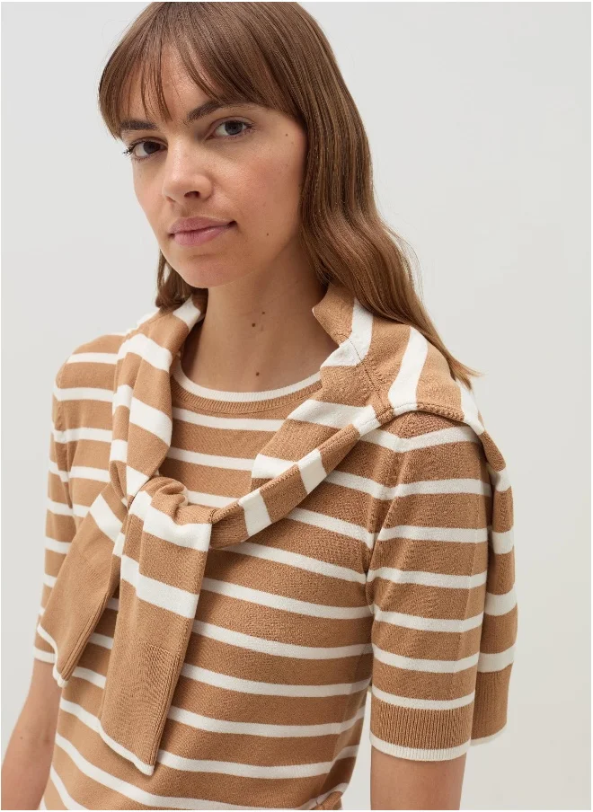 او في اس Short-sleeved top with striped pattern