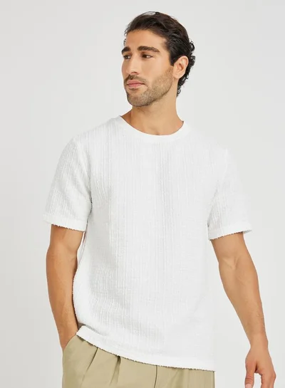 ستايلي تيشيرت ستايلي فضفاض بياقة عمودية وملمس نسيج صلب