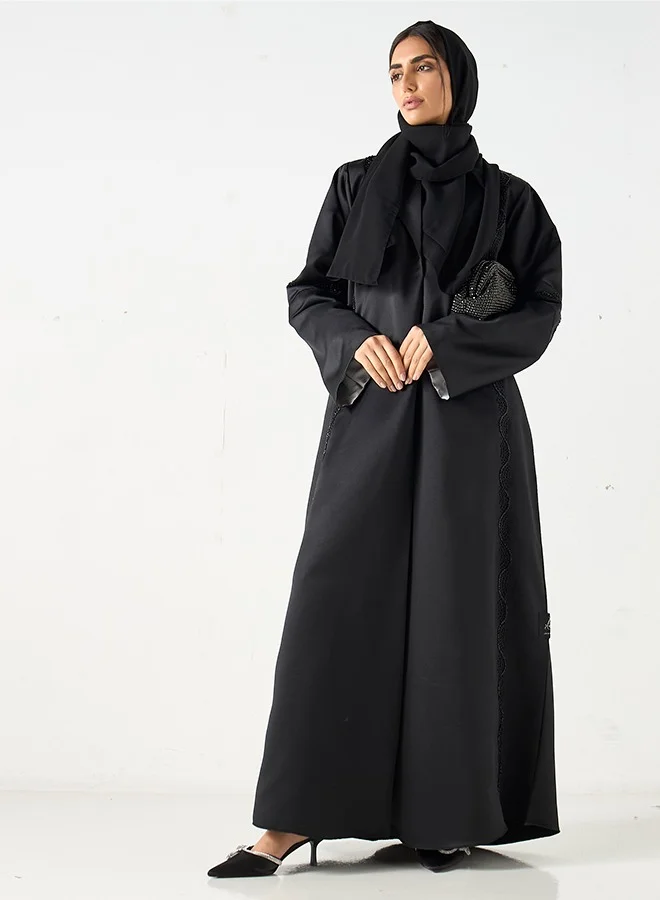 JAMEELA Charcoal black with contrast silver details Abaya