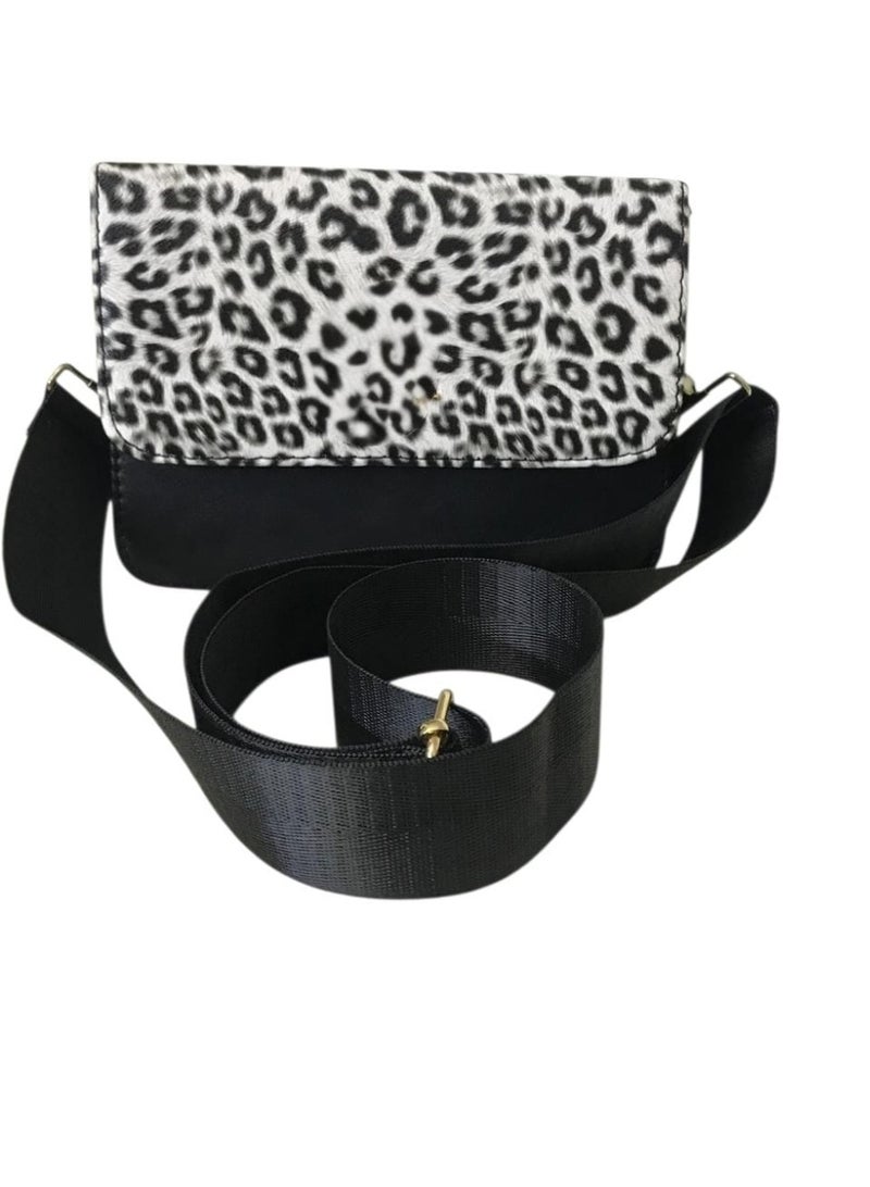 Small Crossbody Bag – Faux Leather Design - Image 3