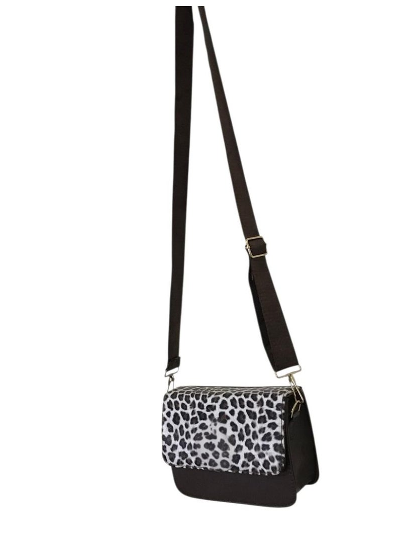 Small Crossbody Bag – Faux Leather Design - Image 1