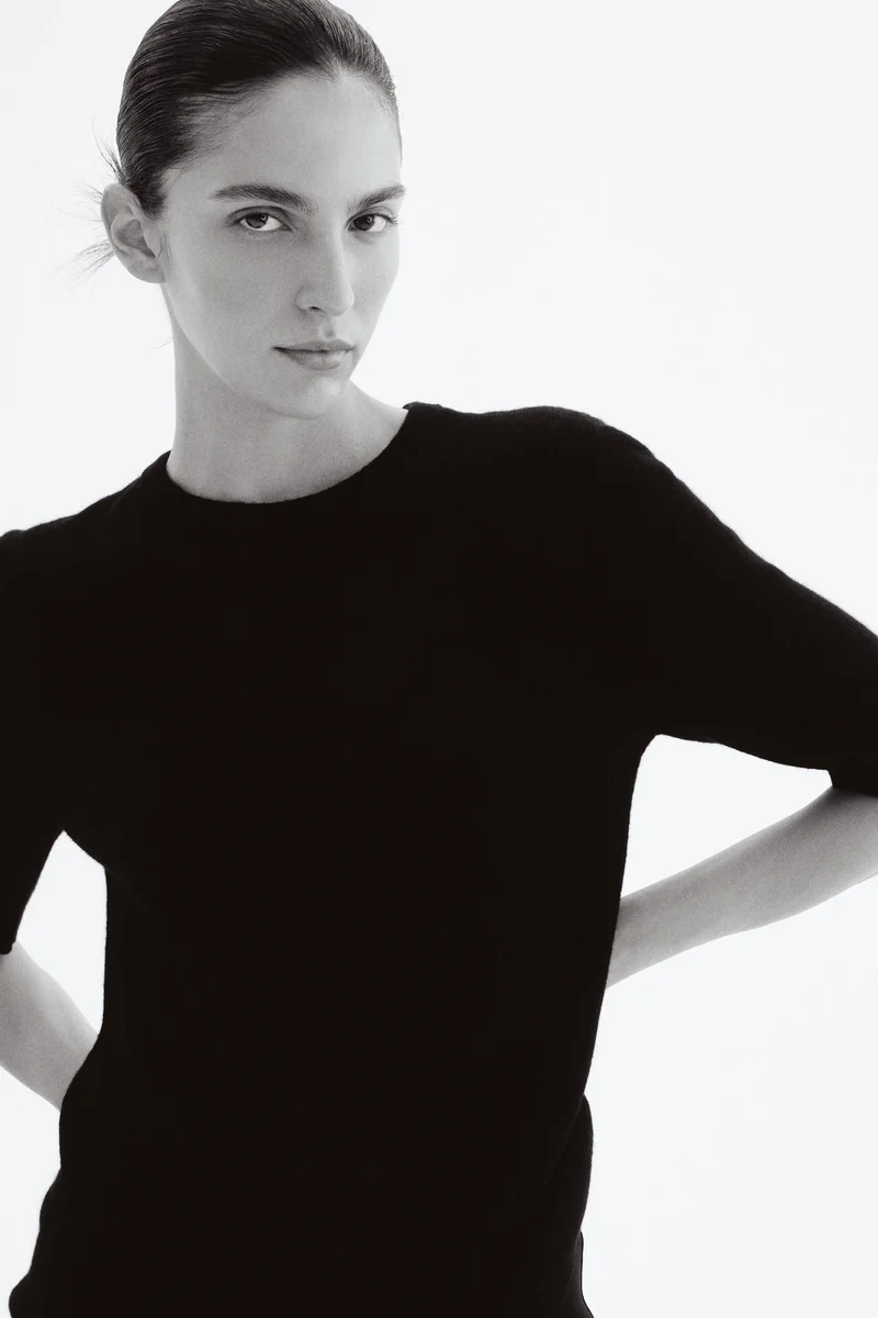 اتش اند ام بلوزة محبوكة من الكشمير بتصميم ناعم