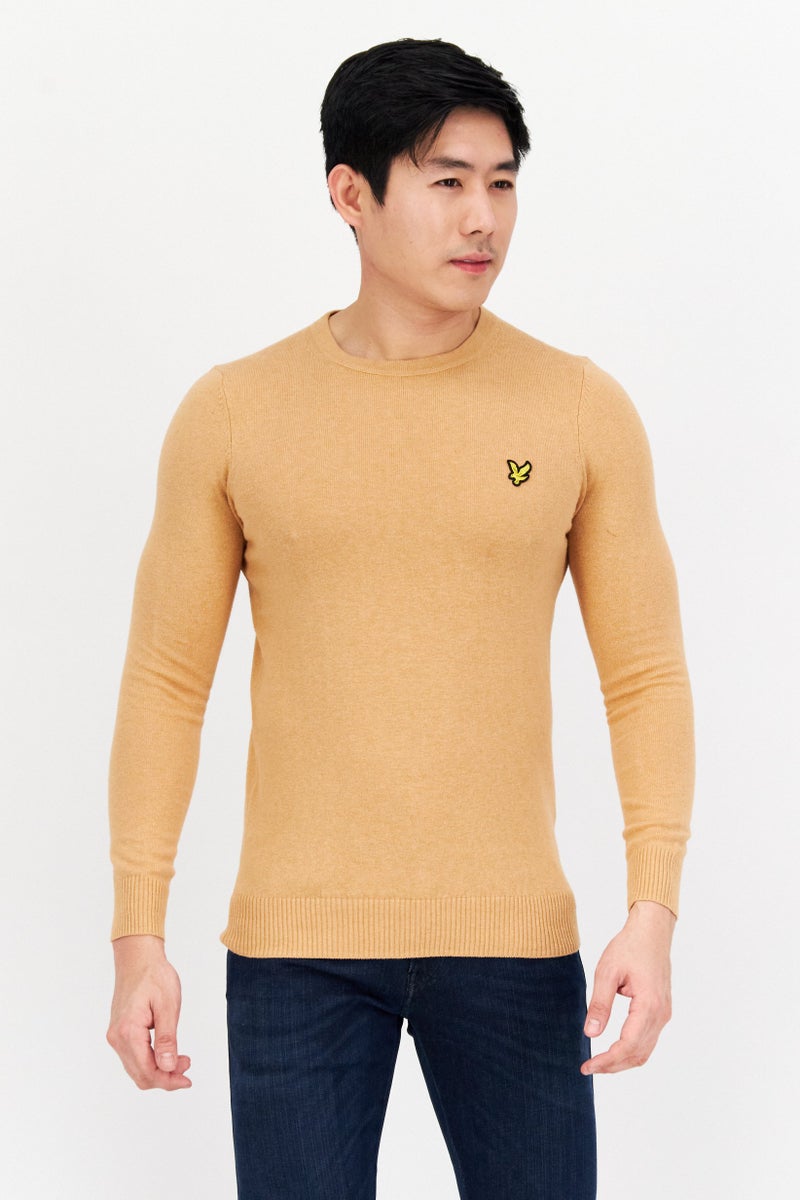 Lyle & Scott سويت شيرت رجالي بأكمام طويلة وياقة دائرية مع شعار مطرز، تان - Image 1