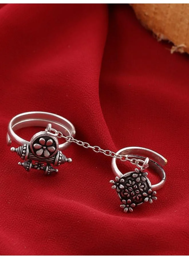 VOYLLA Nayantara Dual-Finger Statement Ring