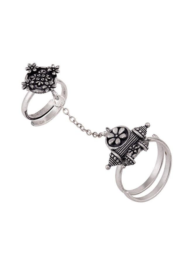 VOYLLA Nayantara Dual-Finger Statement Ring  - Image 3