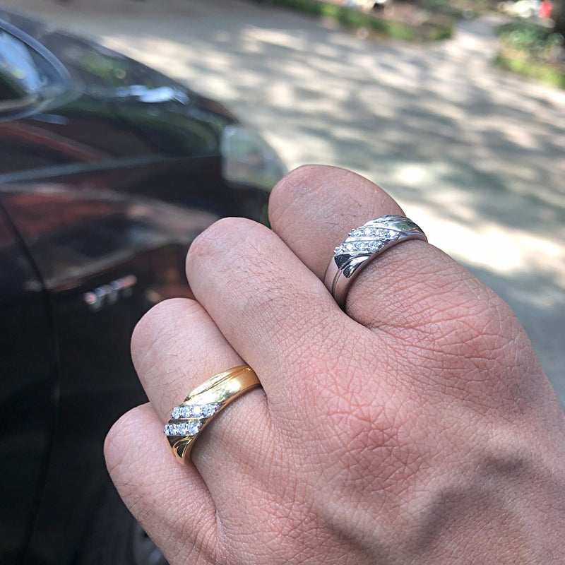 SAVEARTH DIAMONDS Men's Wedding Band Ring Round Cut Lab Created Moissanite Anniversary or Engagement Ring in 14K Yellow Gold Plated 925 Sterling Silver Jewelry Gift for Him, Size 10 - Image 3