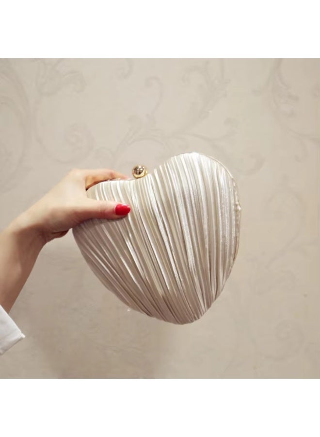 مجرد ركن جميل حقيبة يد مسائية على شكل قلب، لون أبيض كريمي - Image 3